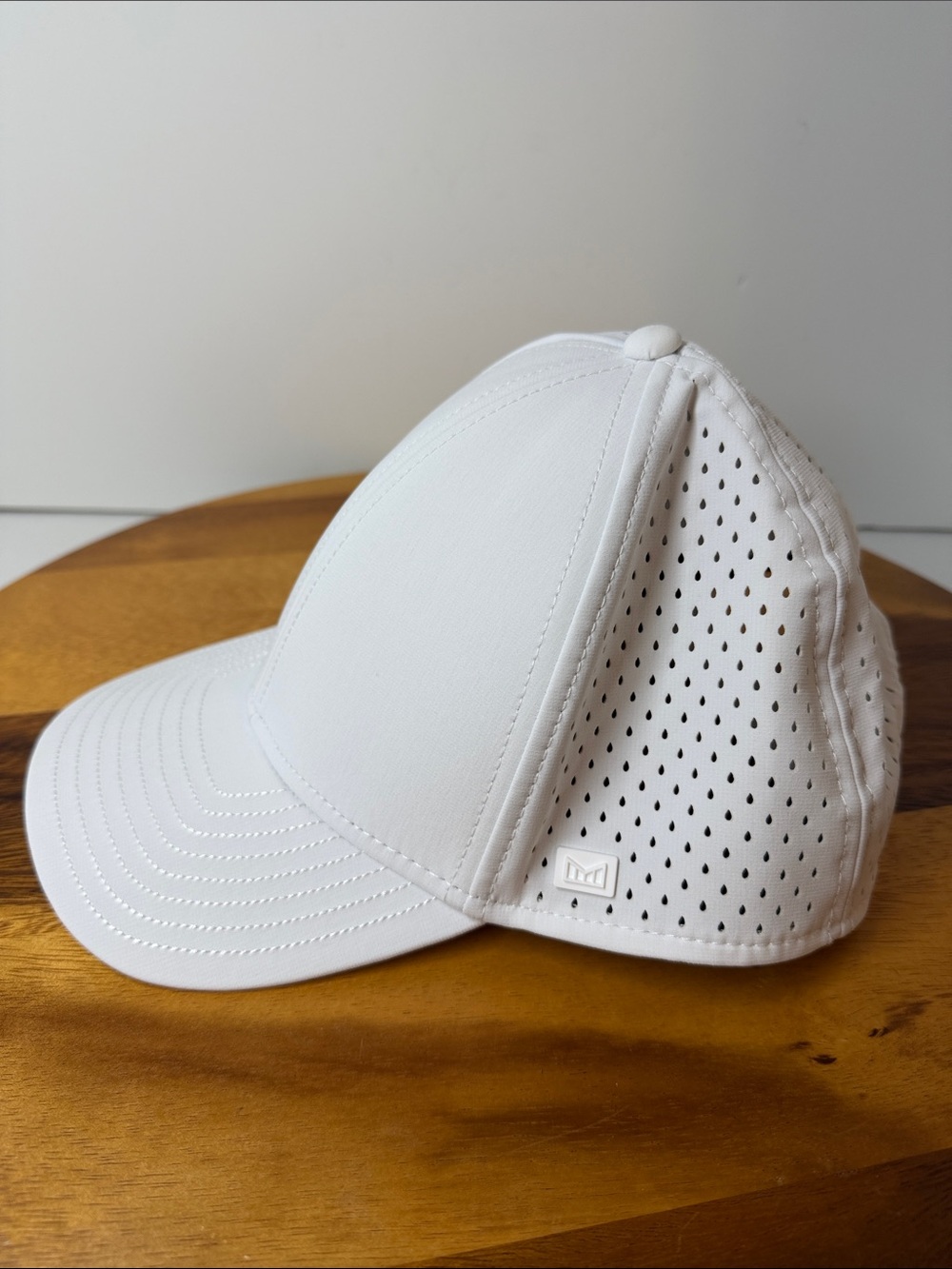 Melin white A-Game Hydro hat, clean, size SM - Picture 3 of 8